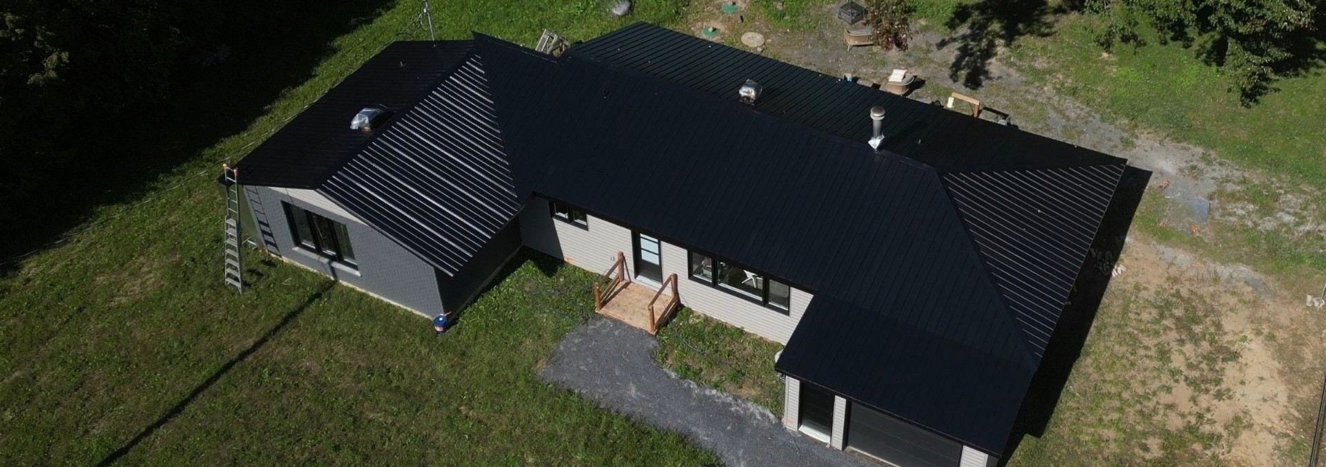 Metal roof after Spray-Net coating